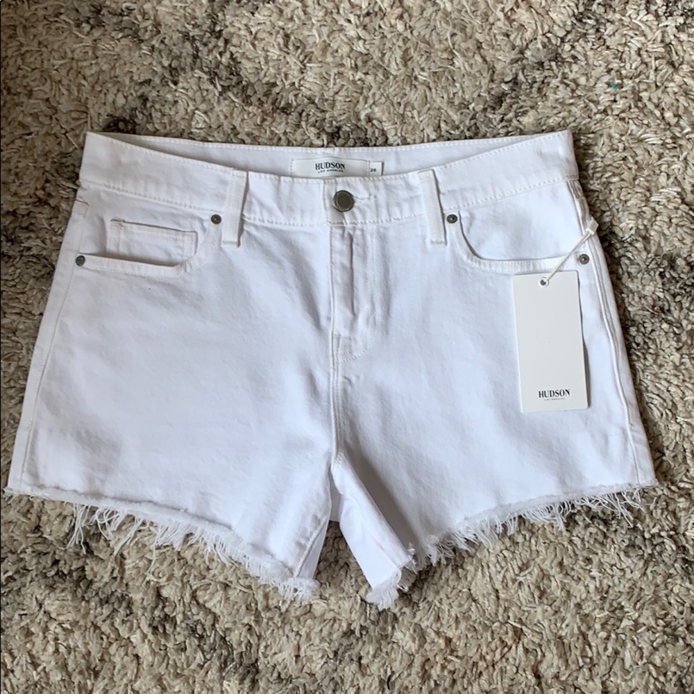 Gemma Hudson white mid rise cut off shorts NWT